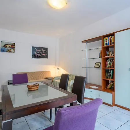 Appartamento 3 Bedroom Cozy In *