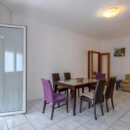 3 Bedroom Cozy In Pescara